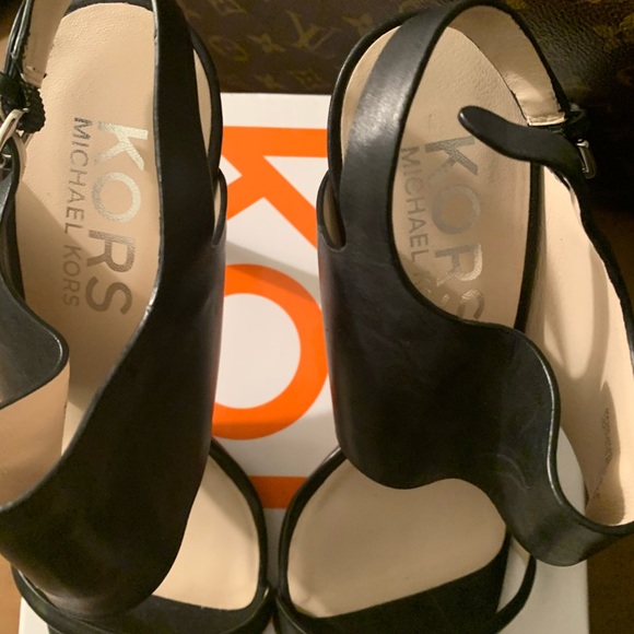 KORS Michael Kors Sandals - Picture 4 of 6